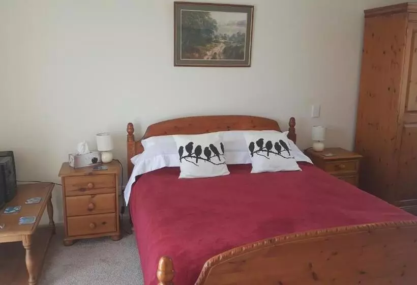 Aamiaismajoitus (B&B) Villa Shemshi