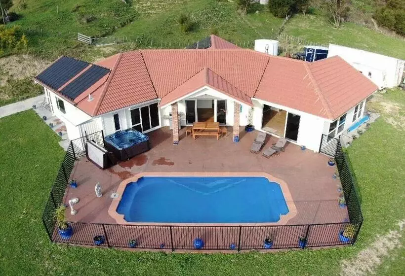 Aamiaismajoitus (B&B) Villa Shemshi