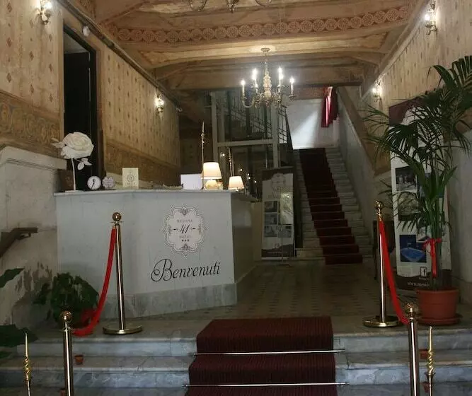 مسافرخانه Messina 41