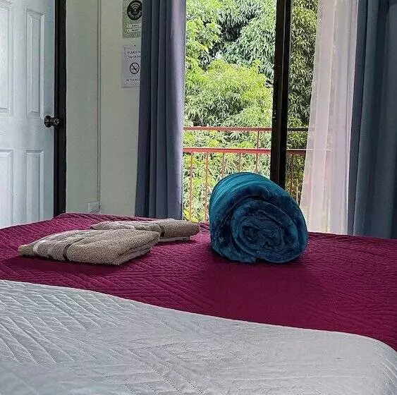 Hotelli Eskalami B&b Airport