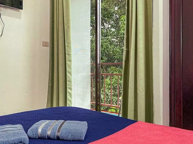 Hotelli Eskalami B&b Airport