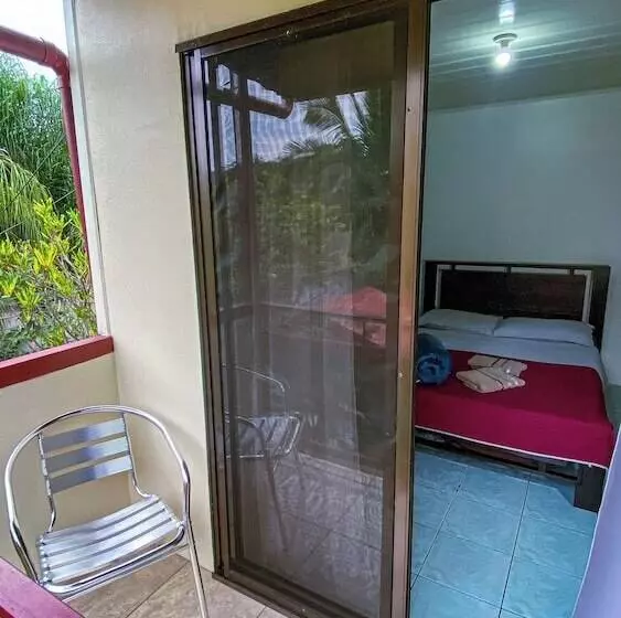 Hotelli Eskalami B&b Airport