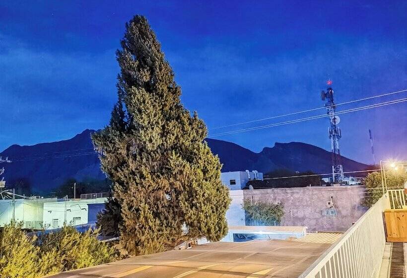 هتل Hostal Casa Los Abuelos