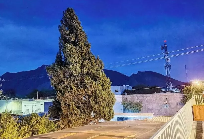 Hotelli Hostal Casa Los Abuelos