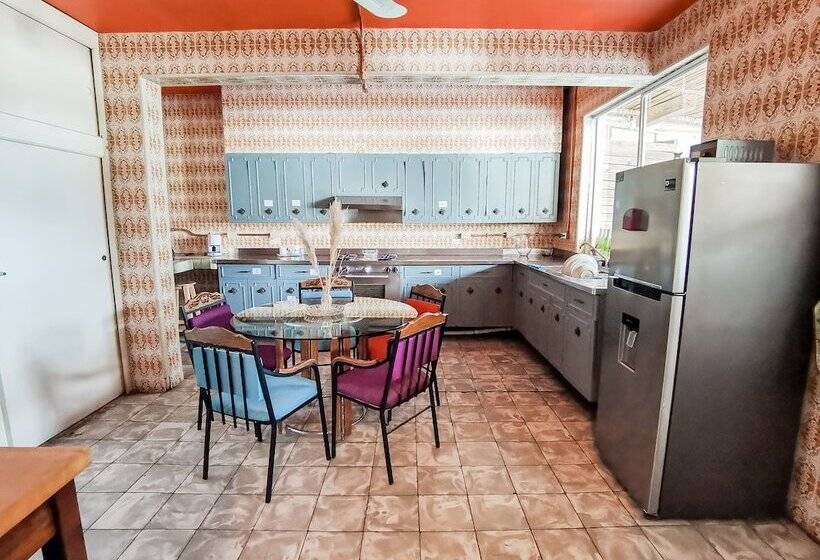 هتل Hostal Casa Los Abuelos