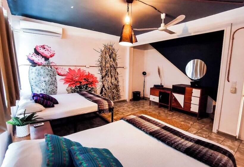 هتل Hostal Casa Los Abuelos