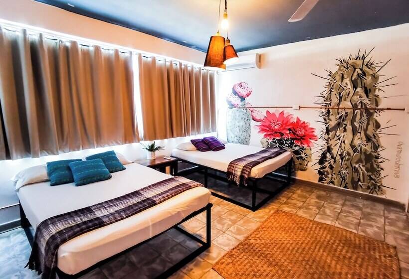 هتل Hostal Casa Los Abuelos