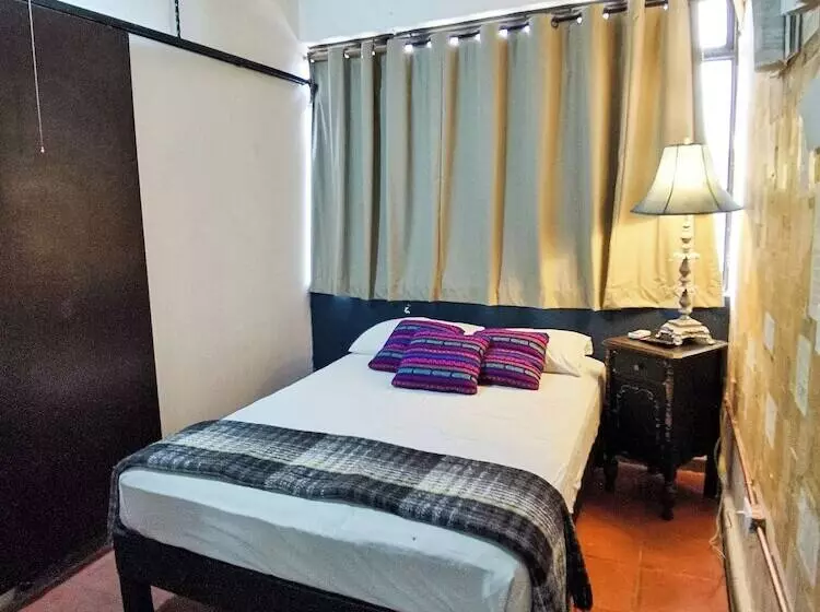 Hotelli Hostal Casa Los Abuelos