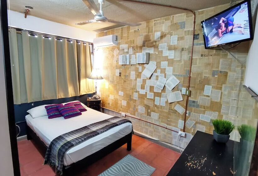 هتل Hostal Casa Los Abuelos