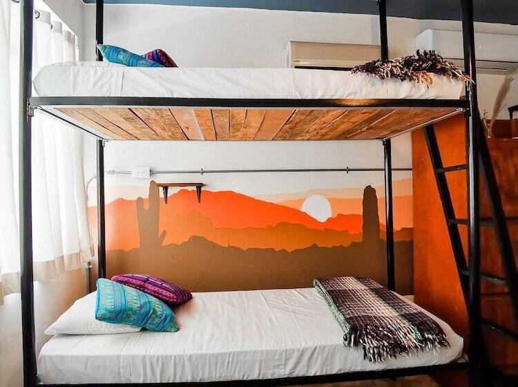 هتل Hostal Casa Los Abuelos