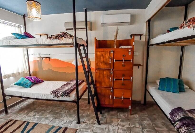 هتل Hostal Casa Los Abuelos