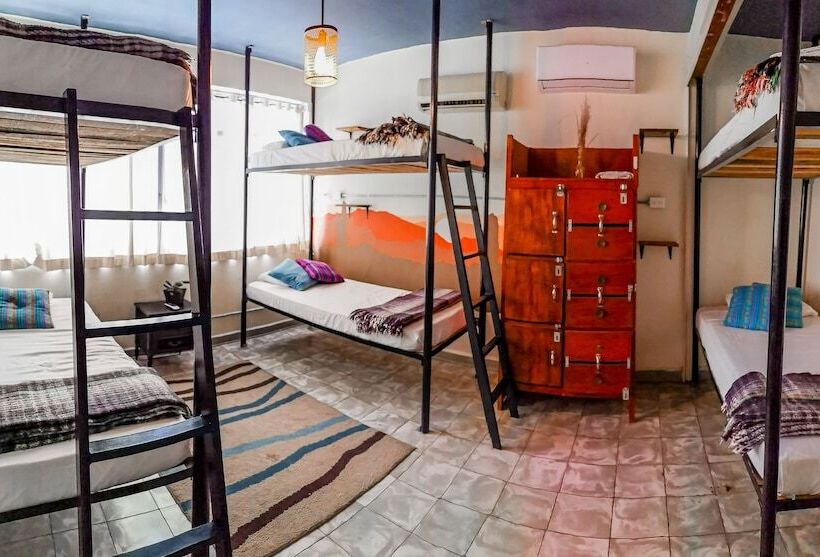 هتل Hostal Casa Los Abuelos