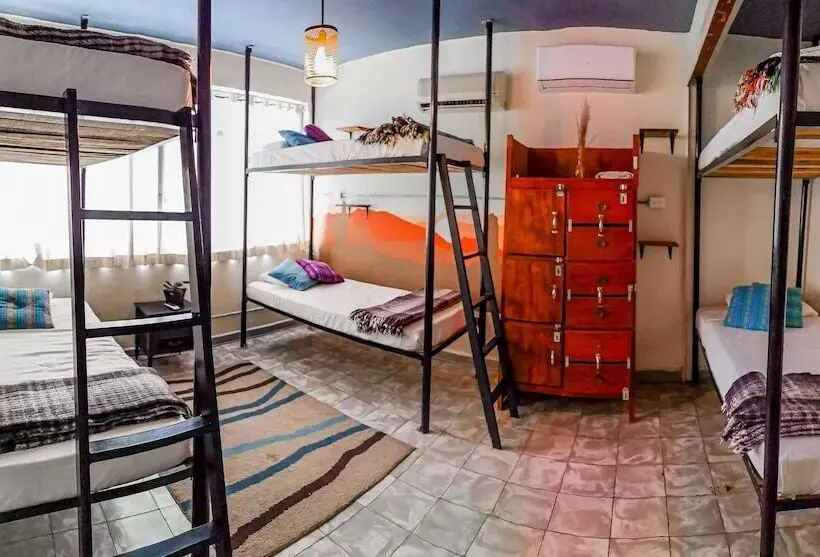 Hotelli Hostal Casa Los Abuelos