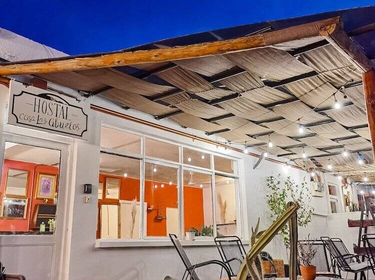 هتل Hostal Casa Los Abuelos