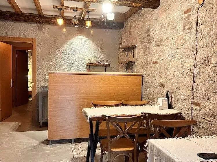 Hotelli Lalekar Konuk Evi