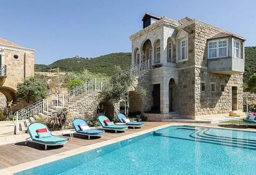 پانسیون Arnaoon Village