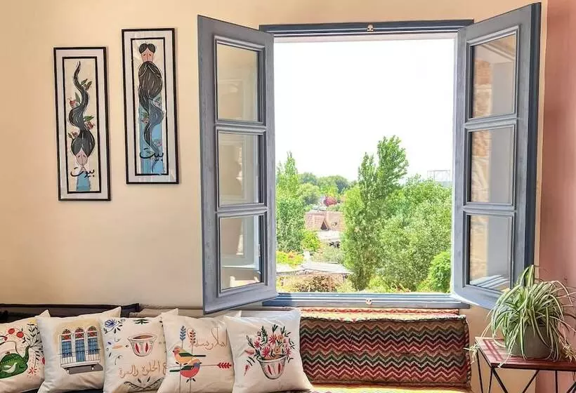 پانسیون Arnaoon Village