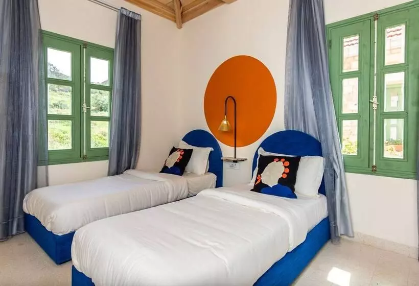 پانسیون Arnaoon Village