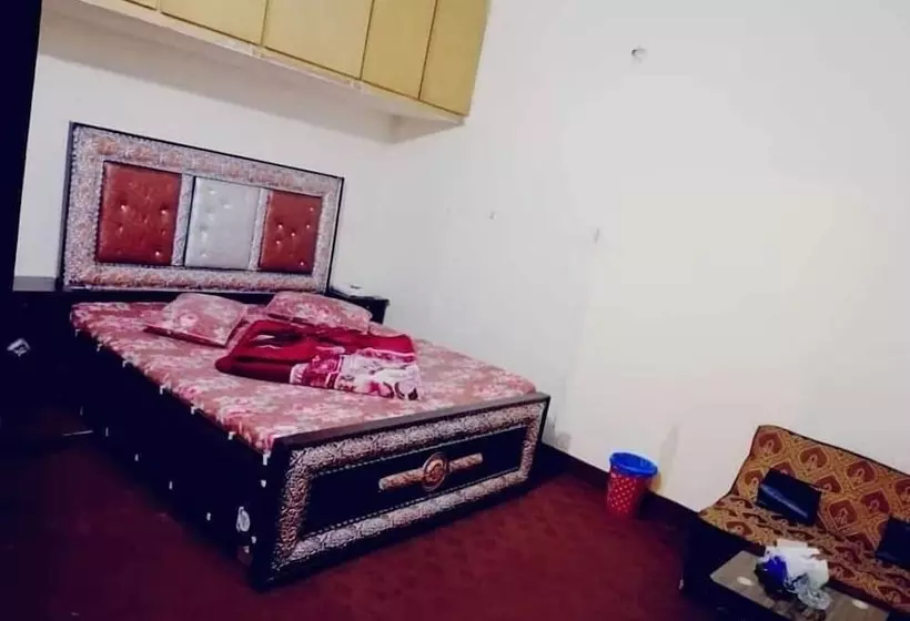 پانسیون Libra Guest House