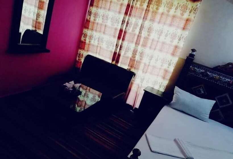 پانسیون Libra Guest House