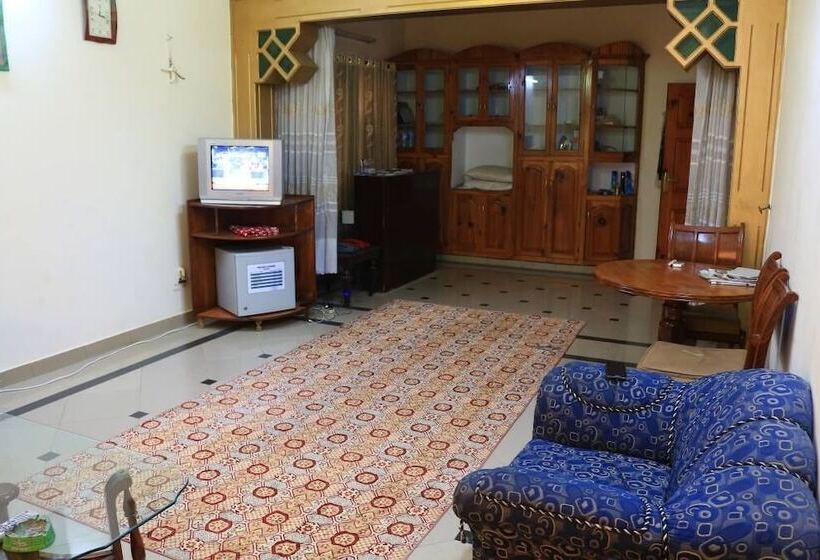 پانسیون Libra Guest House