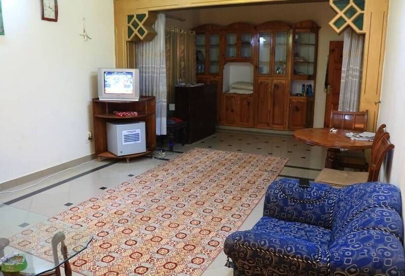 پانسیون Libra Guest House