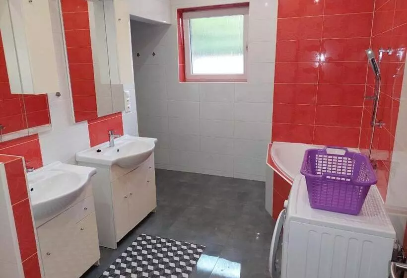 Majatalo Ubytovňa Jázmin Vendégház