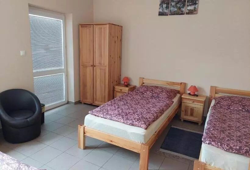 Majatalo Ubytovňa Jázmin Vendégház