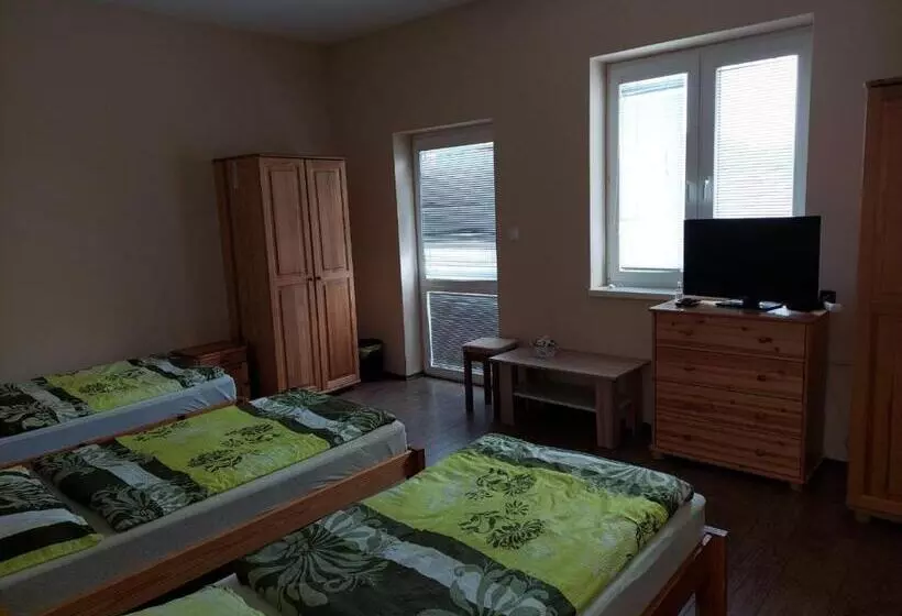 Majatalo Ubytovňa Jázmin Vendégház