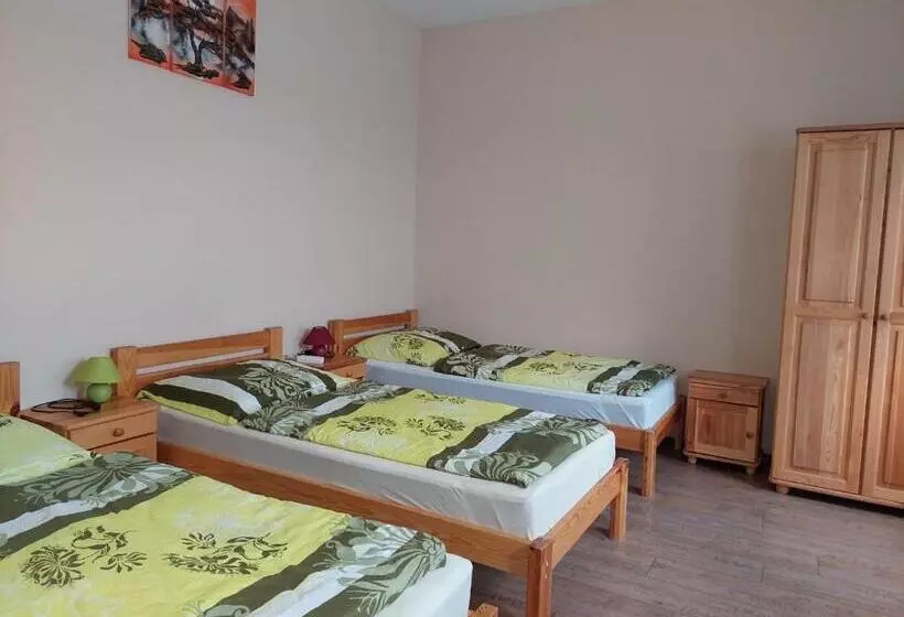 Majatalo Ubytovňa Jázmin Vendégház