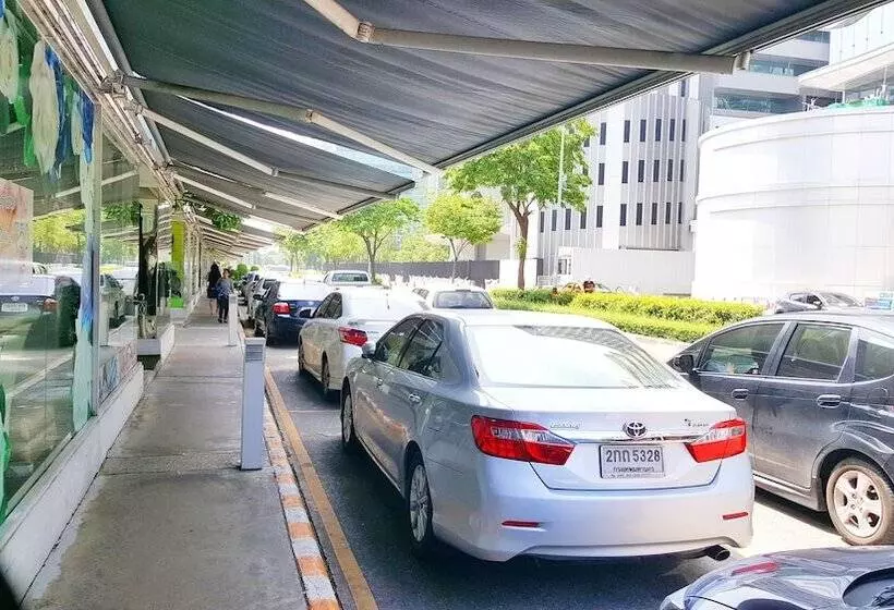 Popular Condo Muangthong Thani