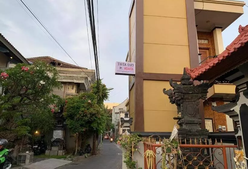 هاستل Tirtasuci House