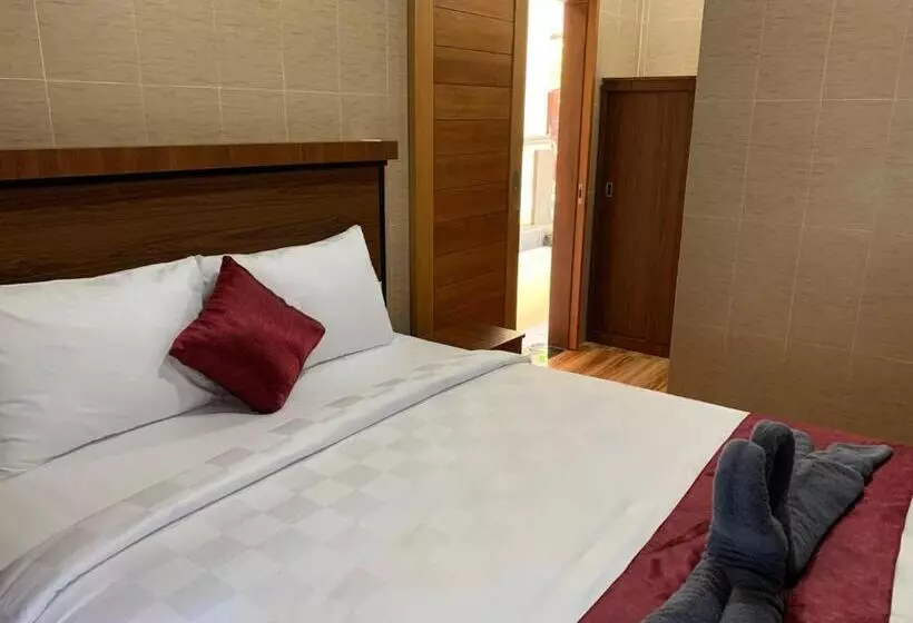 هاستل Tirtasuci House