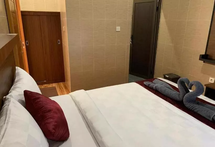 هاستل Tirtasuci House