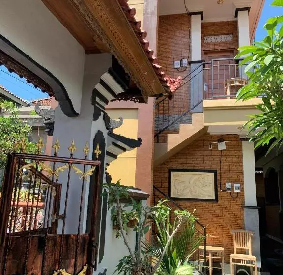 هاستل Tirtasuci House