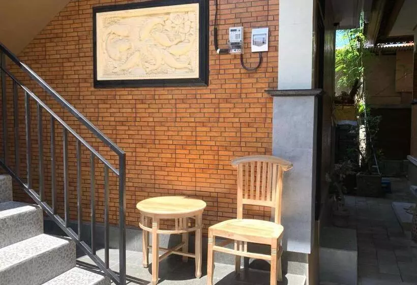 هاستل Tirtasuci House