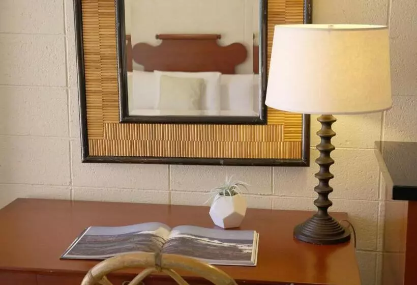 By The Beach Waikiki Heritage Hotel Honalulu