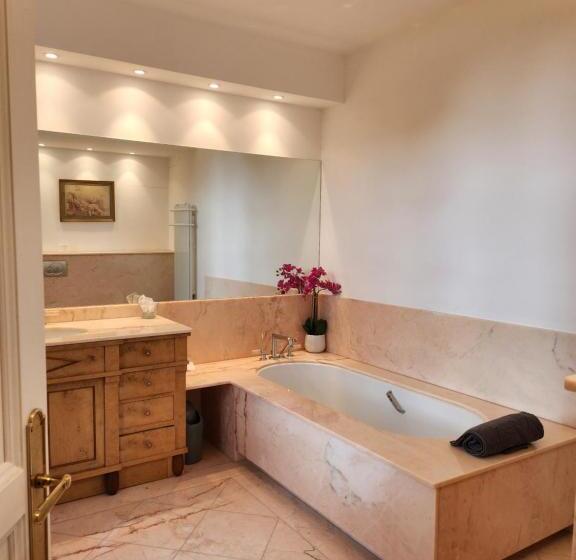 酒店 Lougapa Nobilis Rooms