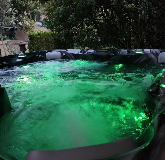 酒店 Lougapa Nobilis Rooms