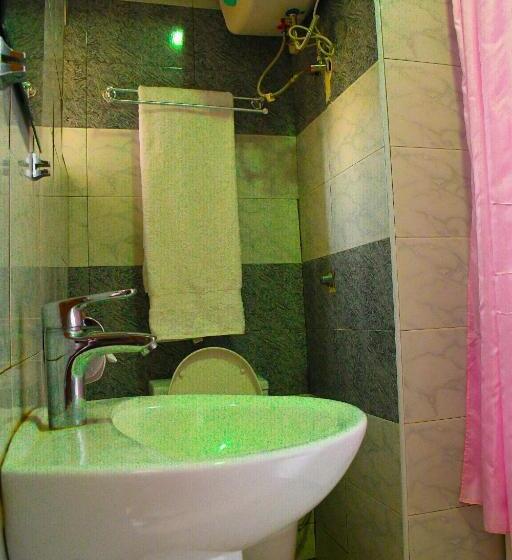 هتل Roses Regency