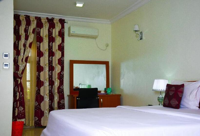 هتل Roses Regency