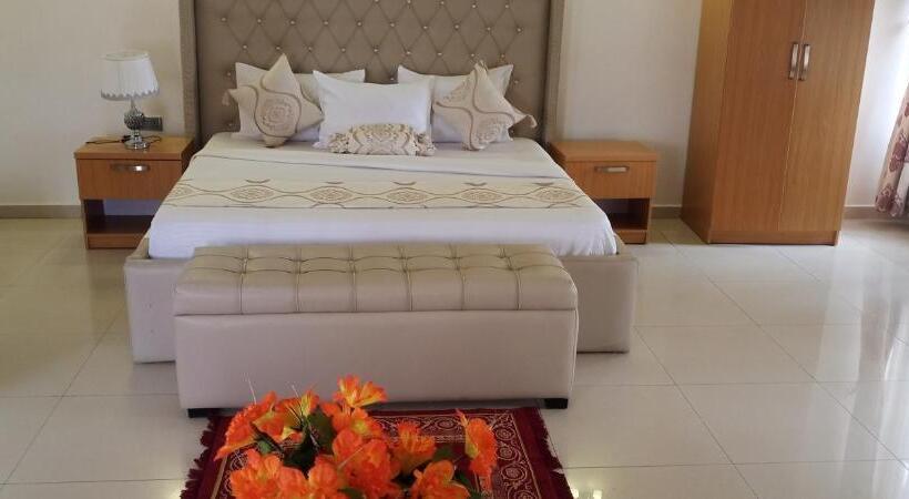 هتل Roses Regency