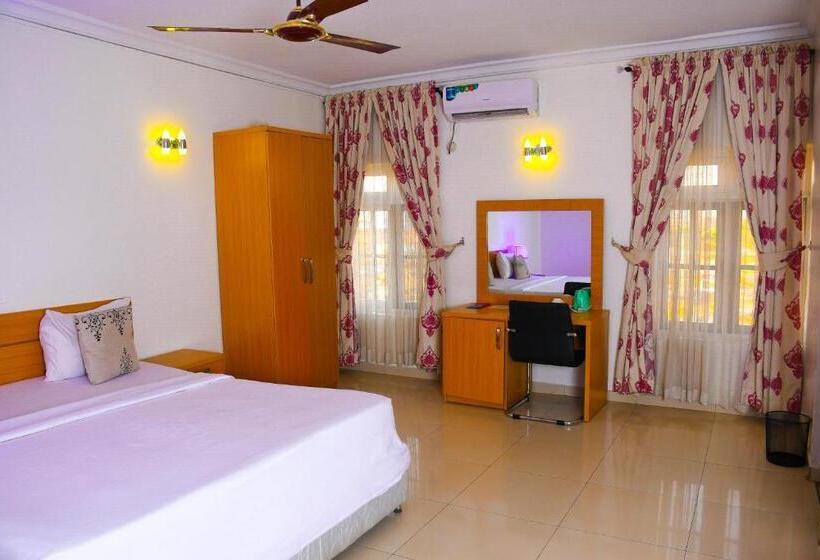 هتل Roses Regency