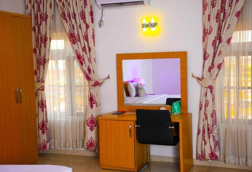 هتل Roses Regency