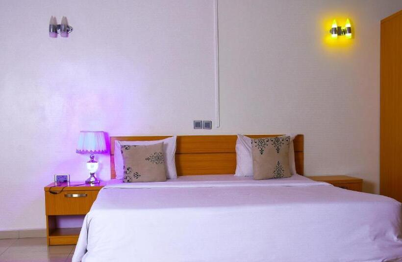 هتل Roses Regency