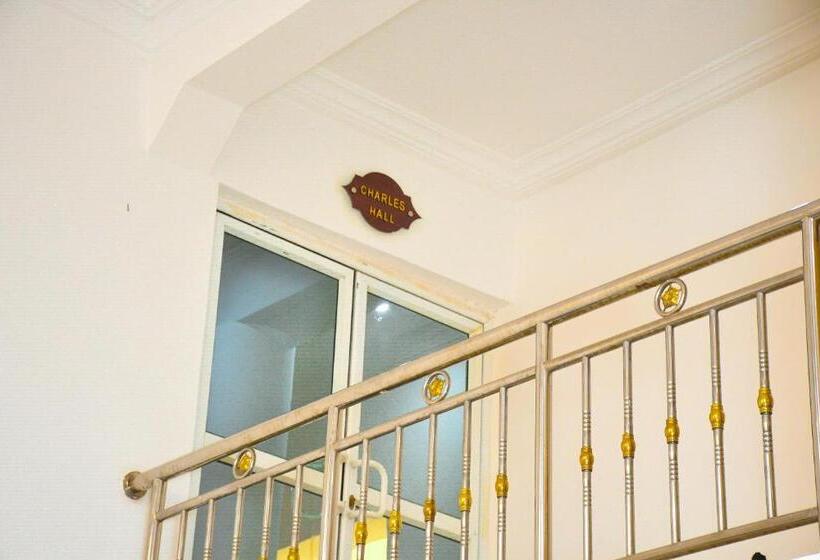 هتل Roses Regency