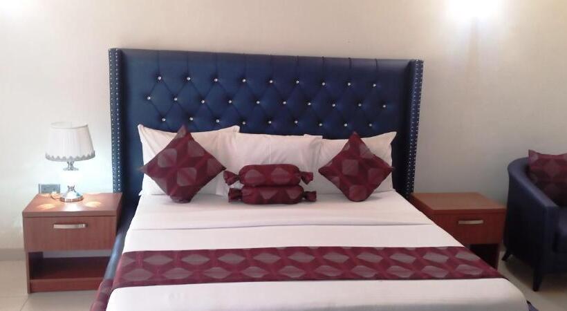 هتل Roses Regency