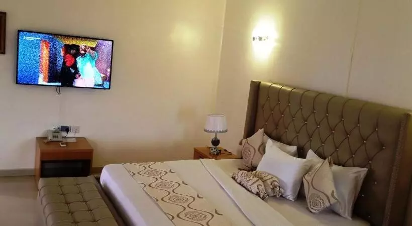 هتل Roses Regency