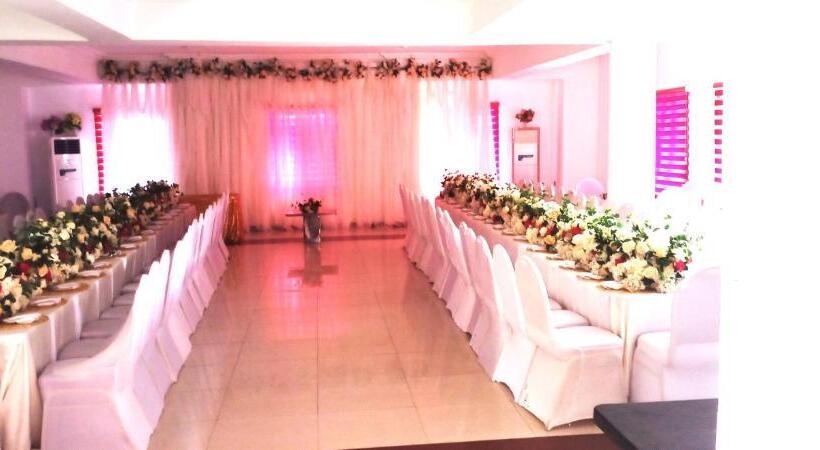 هتل Roses Regency