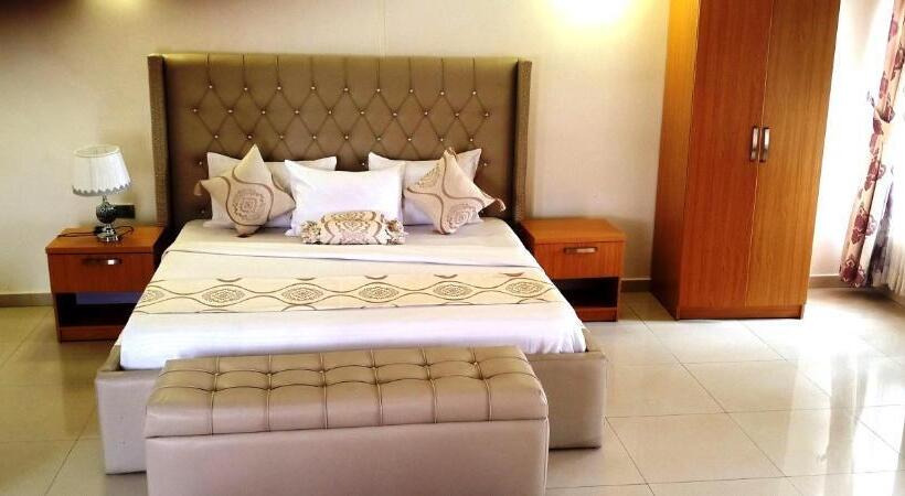 هتل Roses Regency